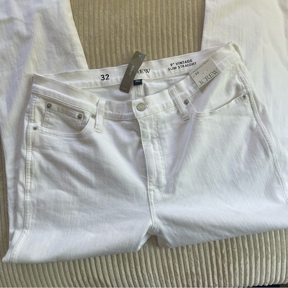 NWT J.Crew Women’s 9” High Rise Vintage Slim Straight White Jeans- Size 32